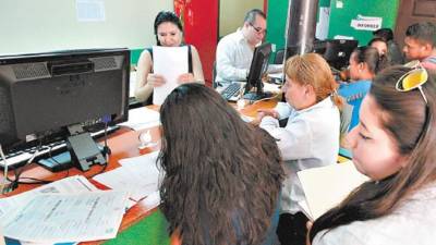 Oficinas del RNP pasan llenas de ciudadanos.