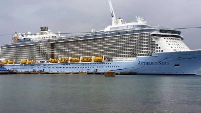 Durante ocho horas, miles de pasajeros disfrutaron de las bellezas de esta isla del Caribe.