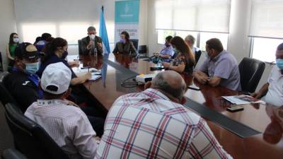 Reunión sostenida entre el secretario de Salud y representantes de los diferentes gremios.