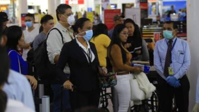 Tras la confirmación de que en Honduras ya hay dos casos positivos de coronavirus, confirmados por el Laboratorio Nacional de Virología de la Secretaría de Salud, lo más importante es mantener la calma, no caer en el pánico, ni en la histeria, pero sí implementar las medidas preventivas de manera urgente.