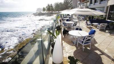 Establecimientos como el Condado Vanderbilt Hotel en San Juan, Puerto Rico, han ofrecido descuentos para mantener a sus clientes.