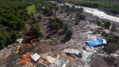 El desprendimiento del glaciar se produjo tras copiosas lluvias que cayeron en la zona -120 milímetros de agua de lluvia en menos de seis horas. EFE/Archivo