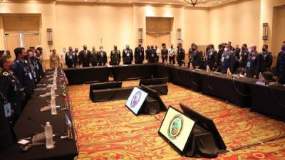 Fotografía cedida por Casa Presidencial, que muestra a los participantes en la LXI Conferencia de Jefes de las Fuerzas Aéreas Americanas en Tegucgalpa.