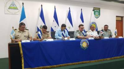Autoridades castrenses de ambos países reunidas en Managua, Nicaragua.