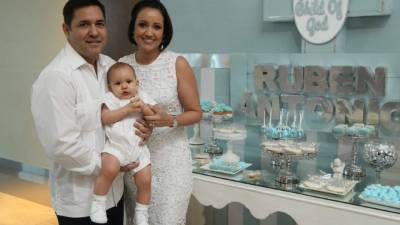 Marco Antonio, Ana Cecilia y el pequeño Rubén.