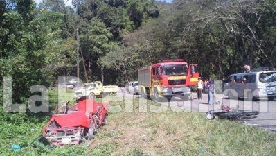 Las autoridades llegaron hasta el lugar para poder auxiliar a las personas lesionadas y hacer el respectivo levantamiento de ley.