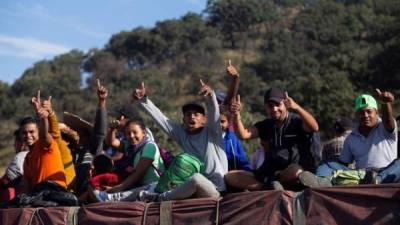 Miles de hondureños esperan que se les solucione su estatus migratorio en la frontera de Estados Unidos tras varias caravanas originadas desde Honduras.