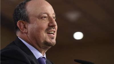 Benítez atendiendo a los medios de comunicación.