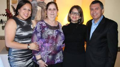 Fanny Raudales, Lidia María Muñoz junto a Rina y Tulio Chinchilla.