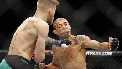 McGregor propinó un golpe certero a Aldo.