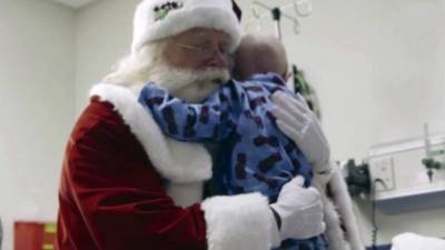 La emotiva historia de este 'Santa Claus' se hizo viral en las redes sociales.