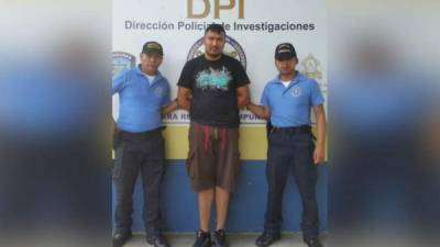 Ludin Arnulfo Méndez, supuestamente disparó contra el fiscal con un fusil desde un turismo que se le puso a la par cuando el fiscal venía por la carretera de Río Nance.