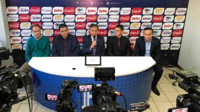 José Ernesto Mejía presentó a Daniel Uberti y Luis Alvarado en las oficinas de la Fenafuth.