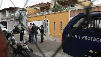 En el interior de la vivienda que pretendían asaltar quedaron los cuerpos de los dos individuos.