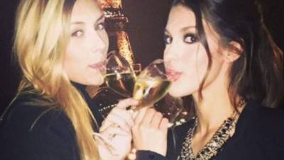 Iris Mittenaere y Camille Cerf tienen una relación muy cercana.