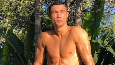 El jugador se encuentra de vacaciones en Formentera junto a su novia, Georgina, y su madre, Dolores Aveiro. //Foto Instagram Cristiano Ronaldo.