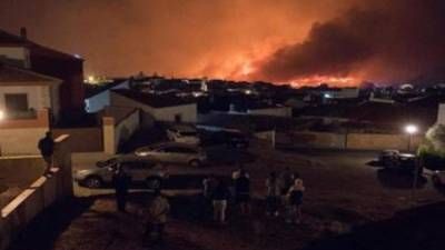 El incendio de Huelva ya es el peor del verano, dijeron autoridades locales.