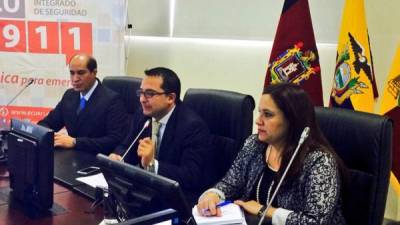 La primera dama de Honduras conociendo cómo funciona el Servicio Integrado de Seguridad de Ecuador.