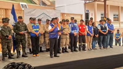 Representantes de Conaprem, Copeco, Cuerpo de Bomberos y las autoridades policiales.