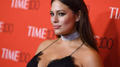 Cuando la descubrieron como modelo, su papá la apoyó, pero él casi no estaba en casa, y cuando llegaba, a menudo le gritaba y pegaba.