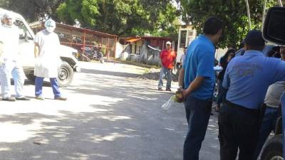 Medicos Forenses y agentes de la DPI realizaron la recabación de pruebas en la zona del hecho.