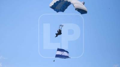 Un equipo de salto conformado por 30 hondureños brindó un show espectacular este 15 de septiembre.