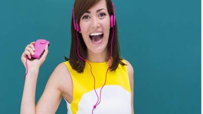 El cerebro ama el ritmo y los sonidos predecibles que es capaz de anticipar debido a la repetición, tan es así que estos provocan que segregue las hormonas del placer.