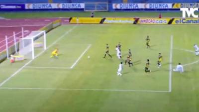 Buba López demostró su calidad al minuto 14 frente al Olimpia.