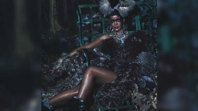 La cantante realizó una sesión fotográfica de impacto para la edición de septiembre de la revista ‘W Magazine’.