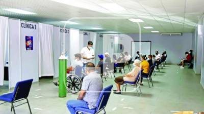 En los triajes de San Pedro Sula y el resto de municipios de Cortés se han incrementado las atenciones a pacientes con síntomas de covid. En el departamento se ha vacunado a más de 600,000 personas.FOTOS FRANKLYN MUÑOZ