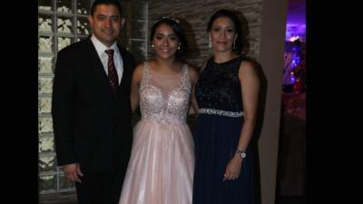 Luis Mendoza, Katia Lisseth Rivera y Melba Mendoza.