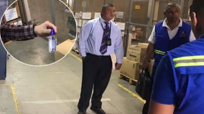 Las autoridades revisan cada local de venta de gel y otros productos relacionada para prevenir el coronavirus.