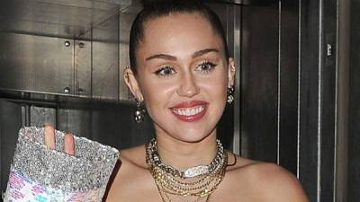 Miley Cyrus estaba entre los artistas que se presentaría para celebrar el 50 aniversario de Woodstock.