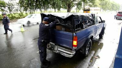 La Policías Preventiva y Municipal mantienen operativos permanentes en distintos sectores de esta ciudad, con el fín evitar el comercio y tránsito de pólvora, que ha sido prohibida su venta y uso en todo el departamento de Atlántida.