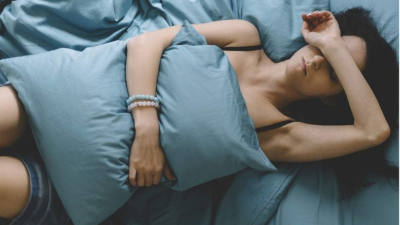 Sospecha que a su esposo le gusta otra mujer aunque no lo ha descubierto en nada inapropiado.