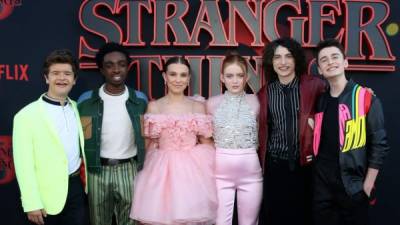 (I-D) Gaten Matarazzo, Caleb McLaughlin, Millie Bobby Brown, Sadie Sink, Finn Wolfhard y Noah Schnapp.