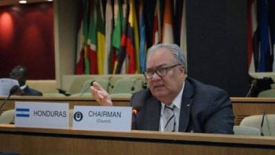 El director Ejecutivo de la OIC, José Sette, felicitó al embajador hondureño Iván Romero Martínez.