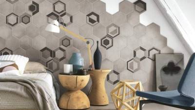 Adapte este estilo en su sala usando cojines, alfombras, jarrones o lámparas con figuras geométricas.