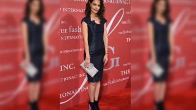 El evidente cansancio en la cara de katie, las ojeras y un maquillaje pesado, también dieron de que hablar.