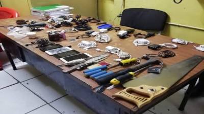 Esto fue todo lo que decomisaron luego del operativo en el penal del puerto.