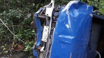 El carro quedó destruido.