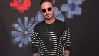 J Balvin expresó además su deseo de poder compartir con sus seguidores lo que ocurre detrás del escenario durante esta nueva edición de la semana de la Moda para Hombres.
