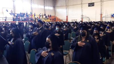 Los graduandos se mostraron contentos de ser parte de las nuevas ceremonias presenciales.