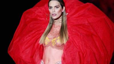 A seis meses de hacer historia como la primera mujer transexual en participar en las finales del Miss Universo 2018, Miss España Ángela Ponce continua en su ascenso a la fama.