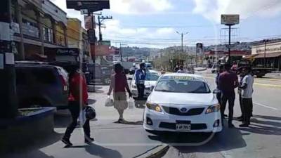 Autoridades policiales han tenido que exigir a taxistas que no circulen en las calles.