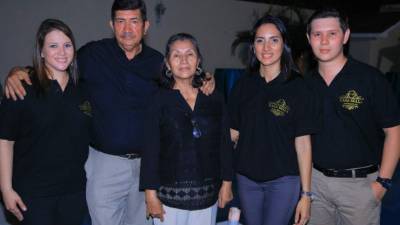 Mildred, Guillermo, Teresa, Melissa y Guillermo Blanco.