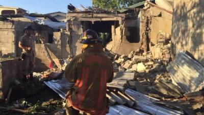 Elementos del Cuerpo de Bomberos se hicieron presentes al lugar de la tragedia. Foto de archivo.