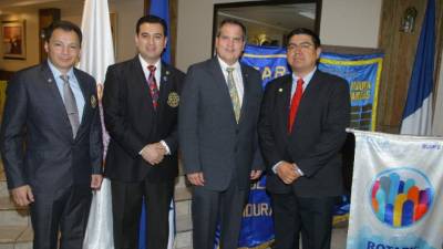 Julio Ávila, Juan de Dios Fajardo Bú, el gobernador Julio Grazioso y Marlon Mejía.