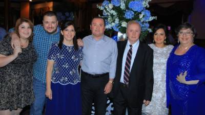 Mayalí Sikaffy, Elías Diek, Nohal Mendoza, Jesús Ernesto y Ernesto Diek con Jenny Yuja y Yesille Sheran.