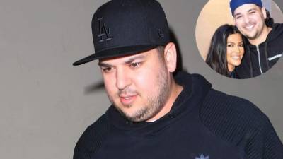 El hermano menor de Kourtney, Kim y Khloé Kardashian no quiso perderse la fiesta de cumpleaños de esta última el pasado sábado y posó para varias fotos con su familia en las que aparece mucho más delgado.